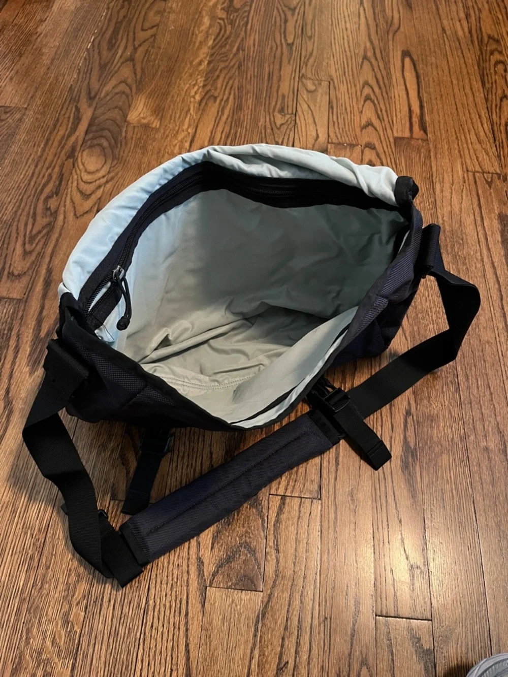 Vintage Patagonia Black Messenger Bag with Reflective Strip